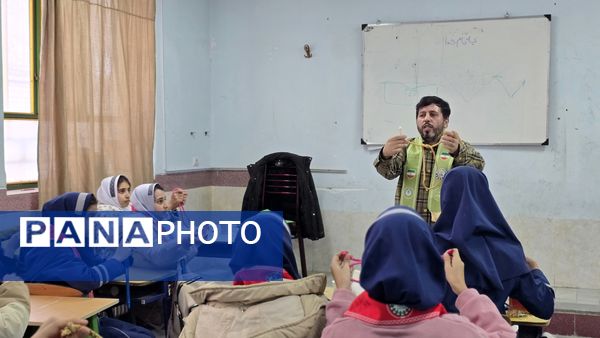 کارگاه آموزشی یاورمربیان پیشتازان سازمان دانش‌آموزی شهرستان نظرآباد