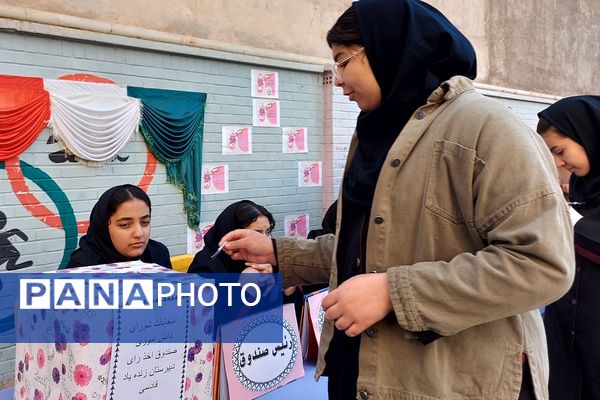 برگزاری انتخابات شورای دانش‌آموزی در مدارس منطقه کهریزک 