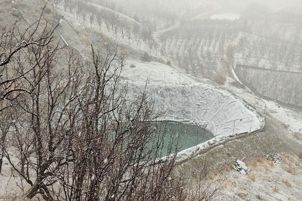 شروع اولین بارش برف زمستانی در بهمن ماه ۱۴۰۳ در شهر زیبای با‌ر