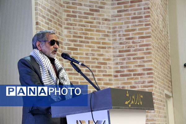 آیین رونمایی کتاب سبیل صورتی در یزد