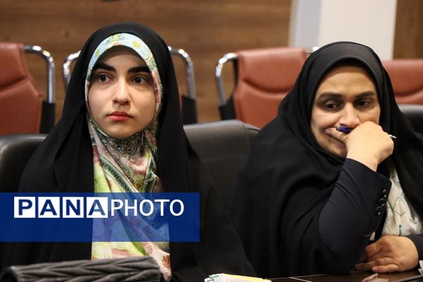 تجلیل از فعالان حوزه بانوان و خانواده در ناحیه یک بهارستان