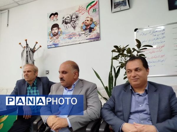 نشست هم‌اندیشی پیشکسوتان امورتربیتی با معاون پرورشی  و تربیت بدنی کاشمر
