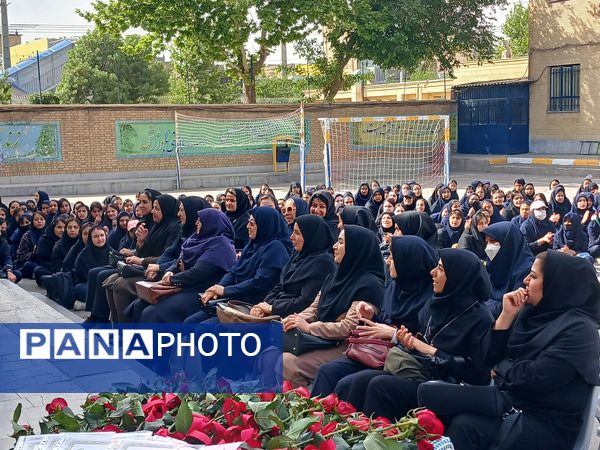 جشن سپاس معلم در هنرستان فنی حرفه‌ای بدیع ناحیه یک