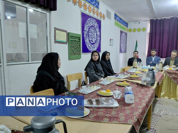 جلسه  مدیران متوسطه اول مدارس در دبیرستان شهرآرا دو