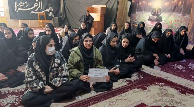 بازدید دانش‌آموزان دبیرستان ایرانسل از نمایشگاه حسینه شهرستان معمولان 