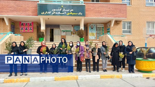 دوستی با طبیعت و شور و حال دانش‌آموزان دبیرستان فرزانگان استعداد درخشان ملارد