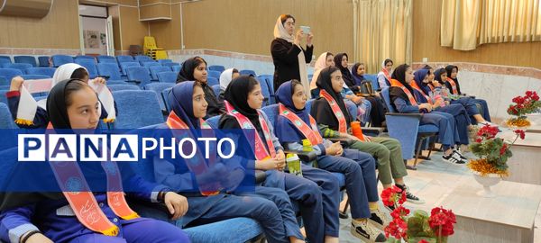 بازدید دانش‌آموزان پیشتاز‌ مدرسه شهید خاقانی از کلاس‌های رایانه کانون سمیه شیروان