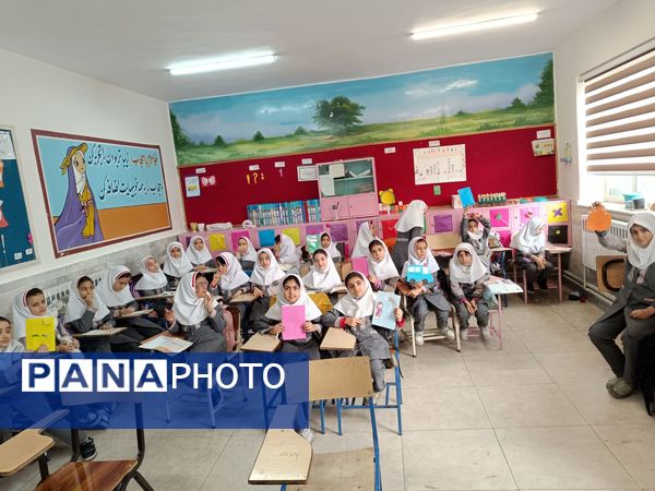 کتاب‌هایی از دل و دست کودکان در کلاس درس