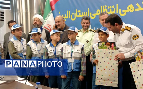 جمعی از دانش‌آموزان استان البرز به عنوان همیار پلیس انتخاب شدند