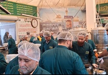 گزارشی از خادمین اعزامی شهر کلاته رودبار در چایخانه حرم رضوی به زائرین