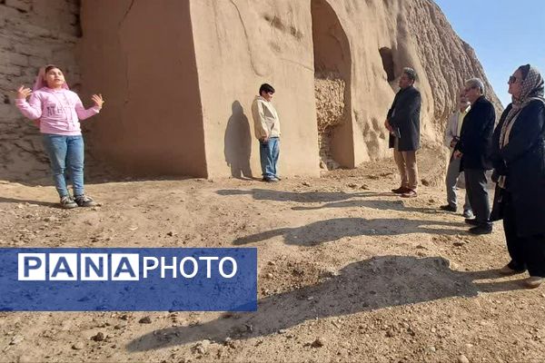 شاهنامه‌خوانی در دل تاریخ؛ بازدید فرهنگی اعضای کارگاه شاهنامه‌خوانی از قلعه ایرج پیشوا