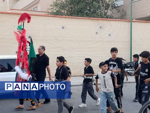 اجتماع بزرگ نوجوانان حسینی در دسته عزای احلی من العسل در کاشان