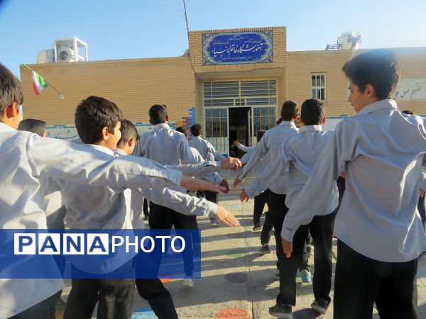 صبحگاهی شاد و پرنشاط در مدارس خاتم