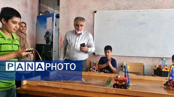 مسابقه ربات‌های ساخته شده توسط هنرجویان کلاس رباتیک کانون فرهنگی تربیتی رضوان