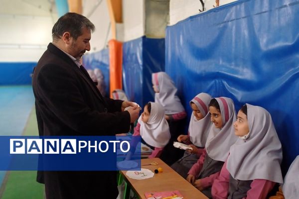 برگزاری نمایشگاه ماها در دبستان ام السلمه ۲ شهرستان جاجرم