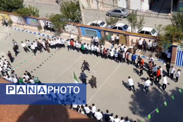 برگزاری مسابقه طناب کشی در دبیرستان نمونه دولتی شهدای علم و فناوری بهارستان‌ دو