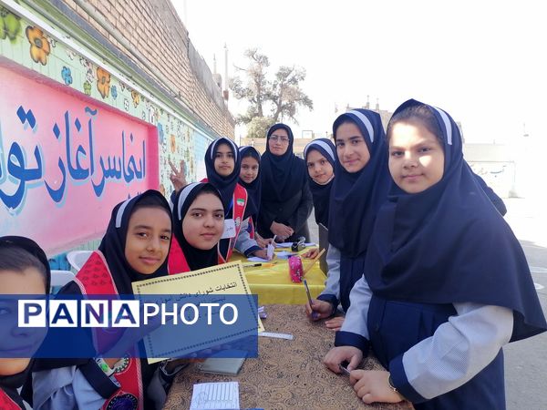 مراسم انتخابات شورای دانش آموزی در دبیرستان ناهید نخودی 