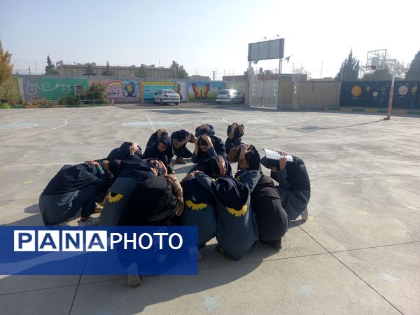 اجرای مانور زلزله در دبستان فرهنگ فرازمند