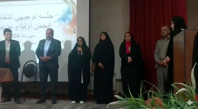 حضور افتخاری نیروی انتظامی در جلسه انجمن اولیا و مربیان دبیرستان برازنده مقدم ۱