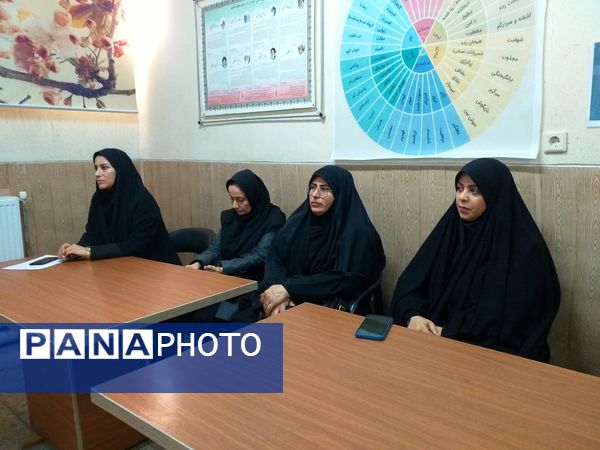 آیین افتتاحیه طرح کانون یاریگران زندگی و برپایی نمایشگاه مبارزه با آسیب‌های اجتماعی در دبیرستان شهید همت ملارد