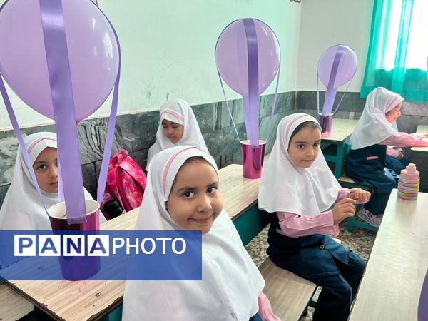 برگزاری جشن شکوفه‌ها در دبستان دخترانه المهدی ناحیه 2 کرج 