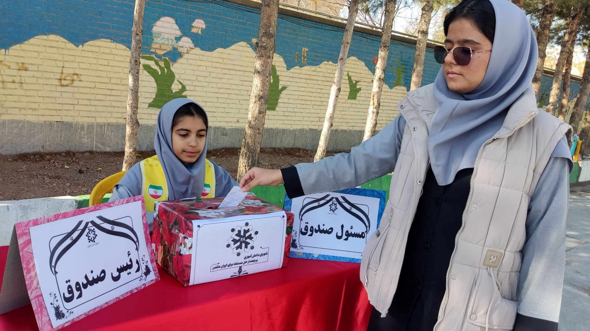 انتخابات شورای دانش آموزی در دبیرستان نمونه دولتی مهرورزان خواف