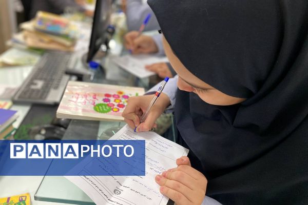 دانش‌آموزان دبیرستان نگین‌دانش ورامین میهمان کتابخانه رازی شدند