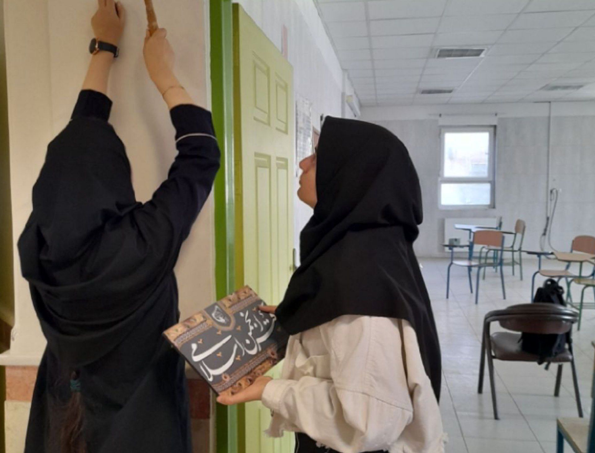 دانش‌آموزان با همت خود فضایی معنوی برای انجمن اسلامی ساختند