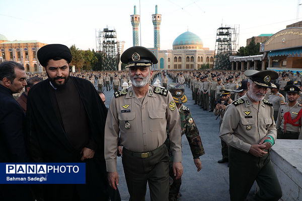 سالروز اهدای پرچم و نشان توسط فرماندهی معظم کل قوا به ارتش