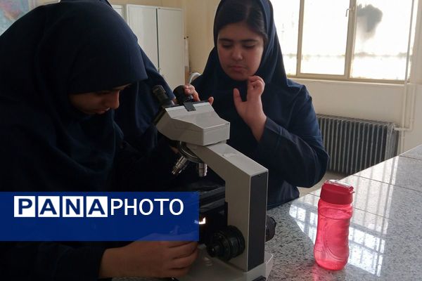 بازدید دانش آموزان دبیرستان حضرت ولیعصر (عج) ناحیه یک ری از پژوهش‌سرای رازی 