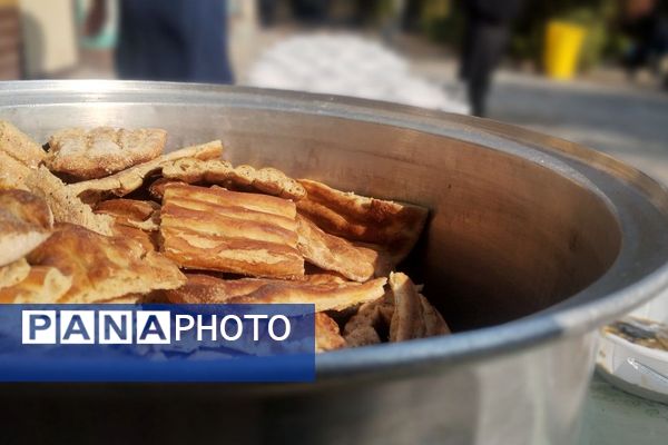 آیین فاطمیه با پخت آش نذری و مراسم عزاداری در دبیرستان شاهد صدیقه طاهره(س) اسلامشهر