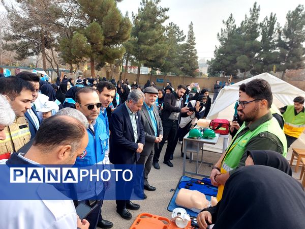 مانور زلزله استانی در هنرستان محمودیه خیامی ناحیه ۶ مشهد 