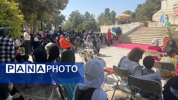 فرزندان ایران زمین در کنار آرامگاه حکیم‌ توس