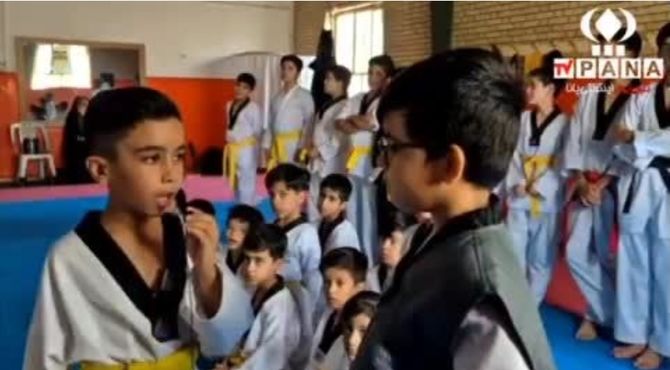 مراسم اعطای کمربند زرد به  دانش‌آموزان تکواندوکار  در کاشمر 