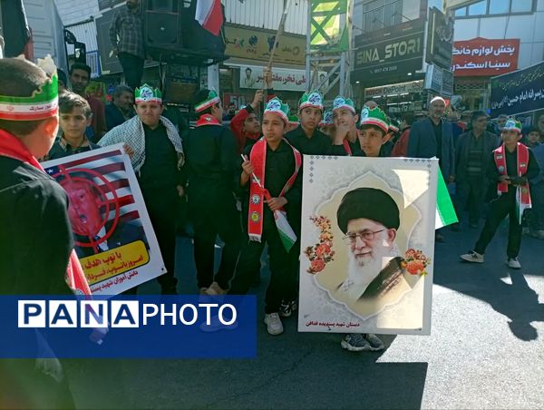 حماسه آفرینی پیشتازان دبستان شهید پسندیده فدافن در راهپیمایی ۱۳ آبان کاشمر