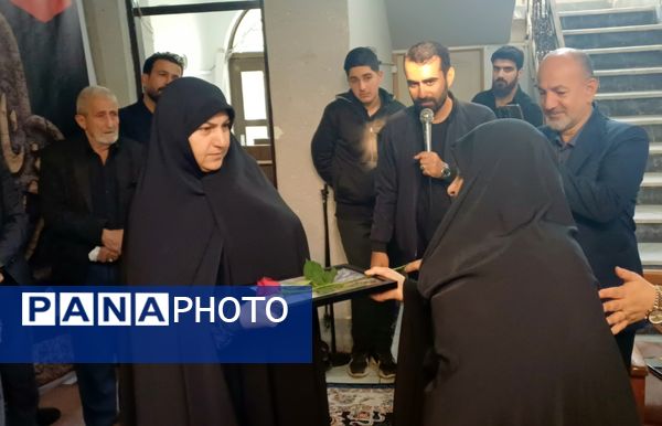 اشک و افتخار در شهرداری خشکبیجار؛ آیین ویژه دهه فاطمیه برای مادران شهدا