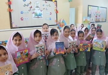 نمایشگاه کتاب در مدرسه پروین اعتصامی 