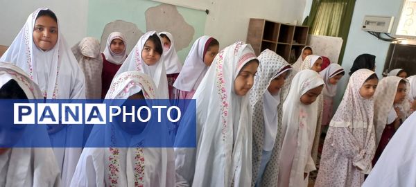 حضور پرشور دانش‌آموزان پایه چهارم دبستان شهید تنیده در نماز جماعت