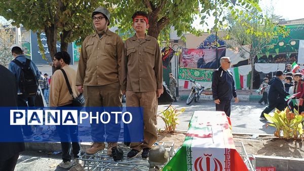 دانش‌آموزان با حضور در راهپیمایی ۱۳ آبان تنفر خود را نسبت به شیاطین امروزی نشان دادند