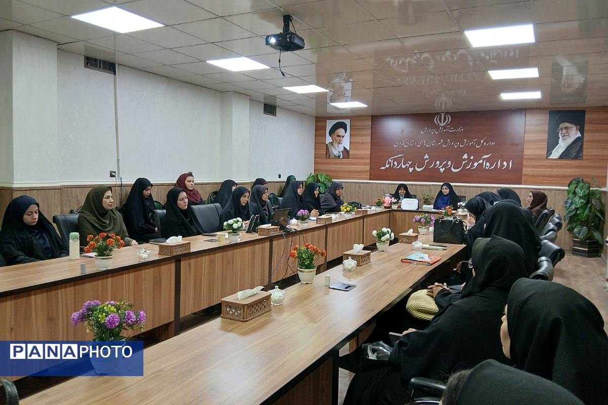 کارگاههای  آموزشی وتوانمندسازی  ویژه رابطین امور بانوان