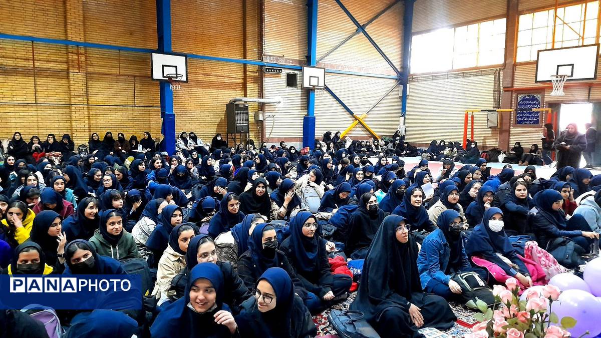 جشن ولادت حضرت زهرا(س) و روز مادر در مدرسه شاهد «عصمت» ناحیه ۳ کرج 