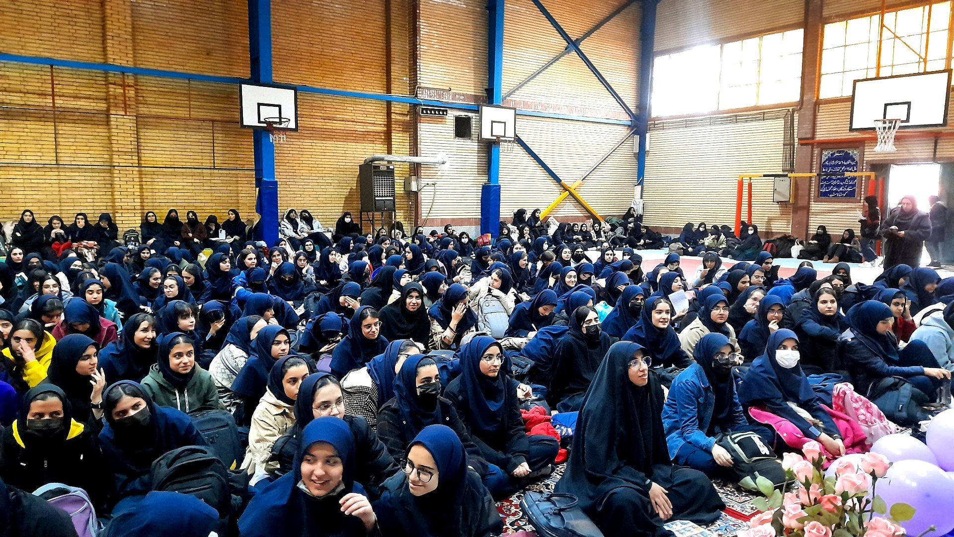 جشن ولادت حضرت زهرا(س) و روز مادر در مدرسه شاهد «عصمت» ناحیه ۳ کرج 