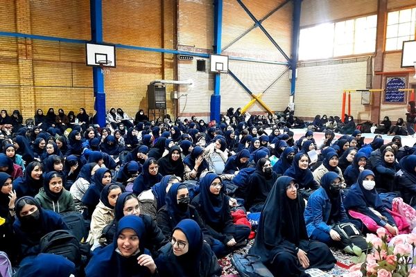 جشن ولادت حضرت زهرا(س) و روز مادر در مدرسه شاهد «عصمت» ناحیه ۳ کرج 