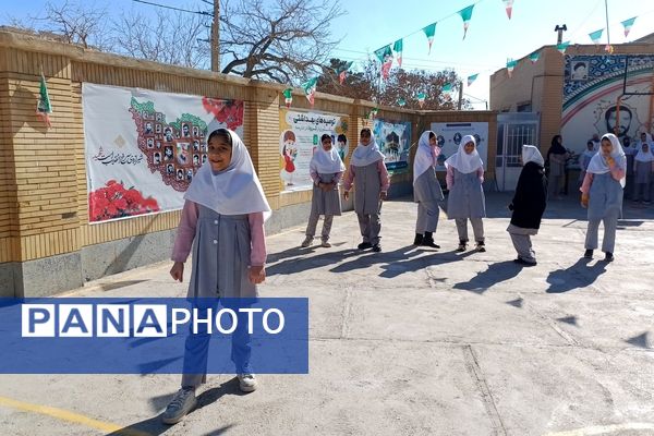 بازی‌های بومی محلی در دبستان دخترانه شاهد نرگس جاجرم