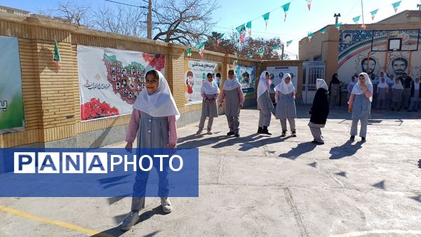 بازی‌های بومی محلی در دبستان دخترانه شاهد نرگس جاجرم