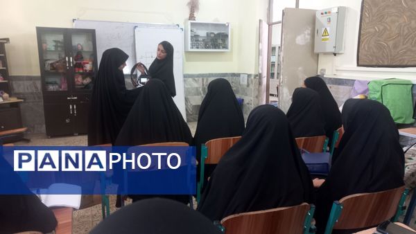 برگزاری هفته دوم دوره آموزشی فصل رویش در هنرستان ثمین