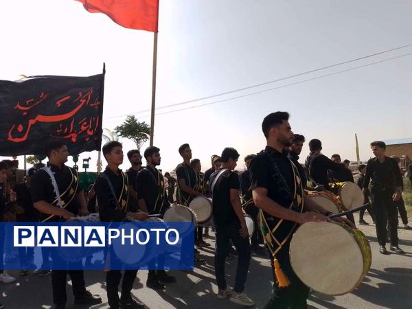 مراسم سینه زنی و علم گردانی اهالی روستای نقاب در امامزاده سید حسن روستای میرآباد