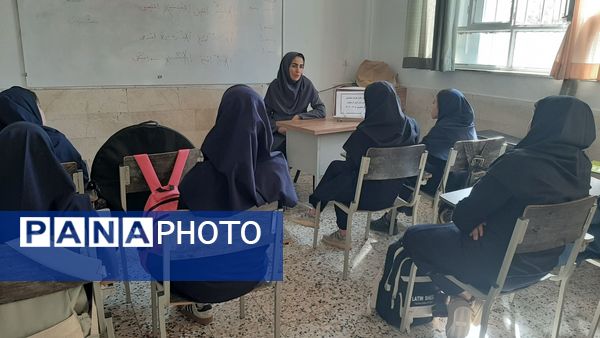 اولین جلسه هدایت تحصیلی در دبیرستان دخترانه کوثر فرهنگیان