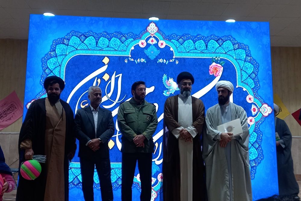 پیشوا غرق در نور و شادی؛ جشن میلاد حضرت مهدی (عج)