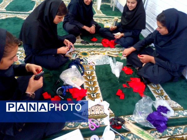 آموزش ساخت گل روبانی در دبیرستان دخترانه فاطمیه
